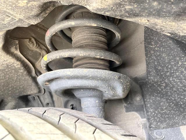 お車を安心してお乗りいただく為には、足回りの定期点検が欠かせません。サービスサポート（有償保証）では無料点検もご提供しており、安心のカーライフをお過ごしいただけるサポート体制が整っています。