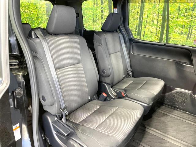 ヴォクシー ハイブリッドZS 禁煙車 後席モニター 両側電動ドア SDナビ バックカメラ セーフティセンス ドラレコ ビルトインETC シートヒーター スマートキー LEDヘッド クルコン 純正16インチアルミ オートハイビーム(9枚目)