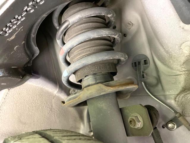 お車を安心してお乗りいただく為には、足回りの定期点検が欠かせません。サービスサポート（有償保証）では無料点検もご提供しており、安心のカーライフをお過ごしいただけるサポート体制が整っています。