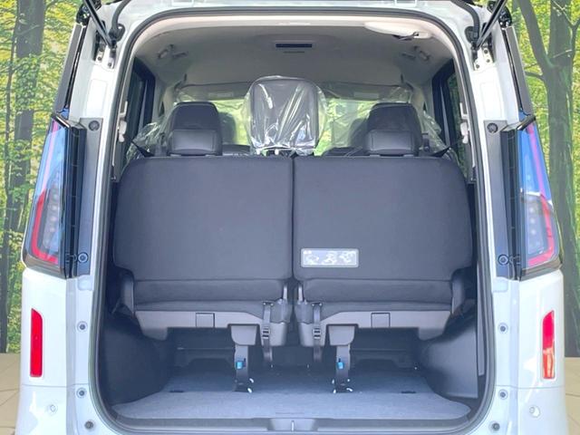 セレナ e-パワー ハイウェイスターV 登録済未使用車 両側電動ドア 全周囲カメラ 衝突被害軽減システム コーナーセンサー スマートキー LEDヘッド ETC2.0 純正16インチアルミ オートハイビーム 車線逸脱警報 オートライト(11枚目)