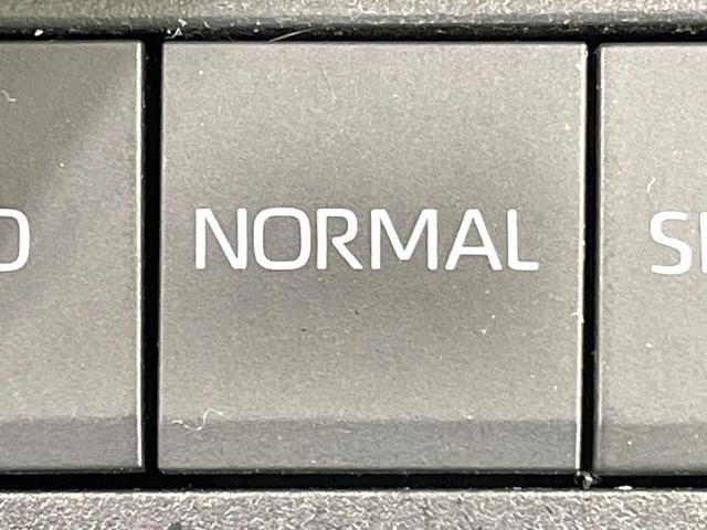 RAV4 X 禁煙車 衝突軽減 純正ディスプレイ ドラレコ ETC レーダークルーズ コーナーセンサー 車線逸脱警報 踏み間違い防止装置 LEDヘッド オートライト オートエアコン スマートキー 電動格納ミラー(47枚目)