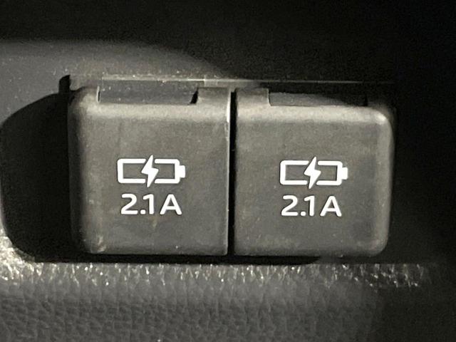 RAV4 X 禁煙車 衝突軽減 純正ディスプレイ ドラレコ ETC レーダークルーズ コーナーセンサー 車線逸脱警報 踏み間違い防止装置 LEDヘッド オートライト オートエアコン スマートキー 電動格納ミラー(50枚目)