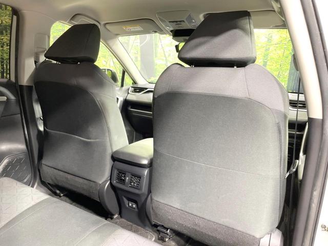 RAV4 X 禁煙車 衝突軽減 純正ディスプレイ ドラレコ ETC レーダークルーズ コーナーセンサー 車線逸脱警報 踏み間違い防止装置 LEDヘッド オートライト オートエアコン スマートキー 電動格納ミラー(56枚目)