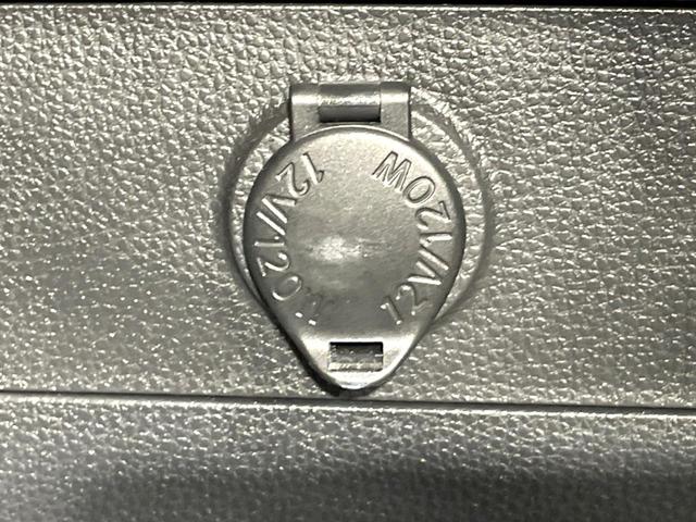 RAV4 X 禁煙車 衝突軽減 純正ディスプレイ ドラレコ ETC レーダークルーズ コーナーセンサー 車線逸脱警報 踏み間違い防止装置 LEDヘッド オートライト オートエアコン スマートキー 電動格納ミラー(61枚目)