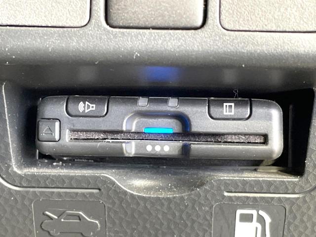 ルーミー カスタムＧ　９型ＳＤナビ　両側電動ドア　バックカメラ　衝突被害軽減システム　禁煙車　ドラレコ　コーナーセンサー　スマートキー　ＬＥＤヘッド　ビルトインＥＴＣ　純正１４インチアルミ　オートハイビーム　オートライト（7枚目）