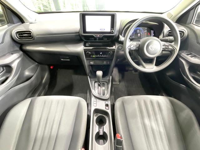 ヤリスクロス ハイブリッドＸ　禁煙車　純正８型ナビ　バックカメラ　セーフティセンス　ビルトインＥＴＣ　レーダークルーズ　コーナーセンサー　スマートキー　ＬＥＤヘッド　オートハイビーム　車線逸脱警報　オートライト　オートエアコン（2枚目）