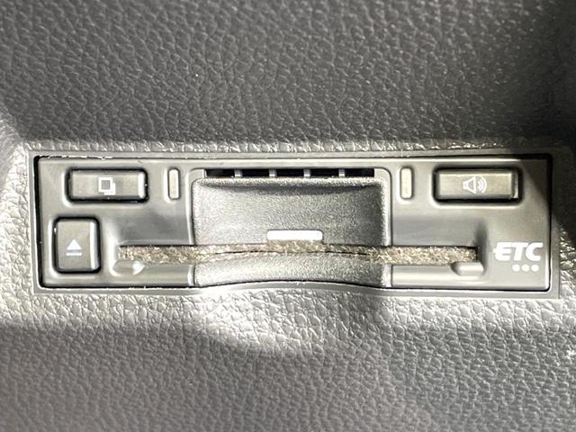 ヤリスクロス ハイブリッドＸ　禁煙車　純正８型ナビ　バックカメラ　セーフティセンス　ビルトインＥＴＣ　レーダークルーズ　コーナーセンサー　スマートキー　ＬＥＤヘッド　オートハイビーム　車線逸脱警報　オートライト　オートエアコン（7枚目）