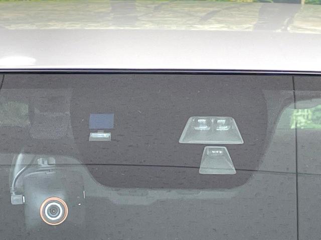 【ｉ-ＡＣＴＩＶＥＳＥＮＳＥ】走行中に前方の車両等を認識し、衝突しそうな時は警報とブレーキで衝突回避と被害軽減をアシスト。より安全にドライブをお楽しみいただけます。