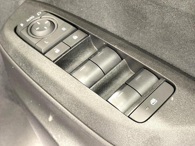 ヤリスクロス X 禁煙車 SDナビ バックカメラ セーフティセンス ドラレコ ETC レーダークルーズ コーナーセンサー スマートキー LEDヘッド オートハイビーム 車線逸脱警報 オートライト Bluetooth(56枚目)