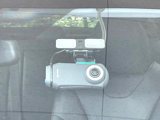 プリウス Sツーリングセレクション・ブラックエディション 禁煙車 セーフティセンス 8型ディスプレイ バックカメラ ドラレコ ETC2.0 レーダークルーズ シートヒーター コーナーセンサー スマートキー LEDヘッド 純正17インチアルミ オートハイビーム(6枚目)