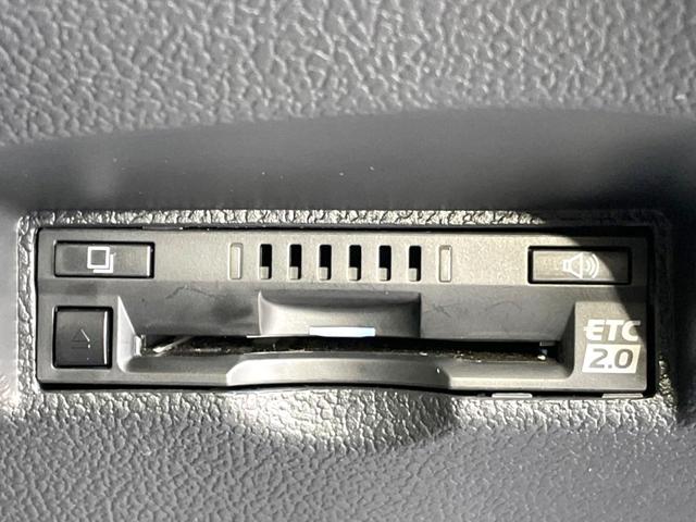 プリウス Sツーリングセレクション・ブラックエディション 禁煙車 セーフティセンス 8型ディスプレイ バックカメラ ドラレコ ETC2.0 レーダークルーズ シートヒーター コーナーセンサー スマートキー LEDヘッド 純正17インチアルミ オートハイビーム(7枚目)