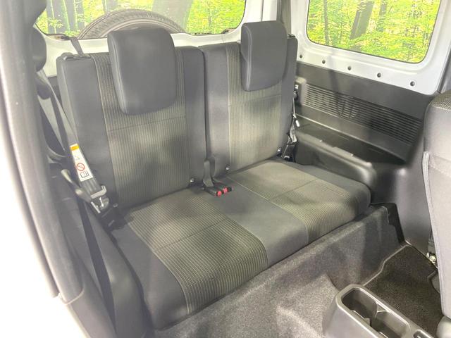 ジムニー ＸＣ　届出済未使用車　４ＷＤ　ターボ　セーフティサポート　コーナーセンサー　スマートキー　シートヒーター　ＬＥＤヘッド　クルコン　純正１６インチアルミ　オートハイビーム　車線逸脱警報　オートエアコン（9枚目）