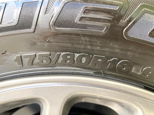 ジムニー ＸＣ　届出済未使用車　４ＷＤ　ターボ　セーフティサポート　コーナーセンサー　スマートキー　シートヒーター　ＬＥＤヘッド　クルコン　純正１６インチアルミ　オートハイビーム　車線逸脱警報　オートエアコン（25枚目）