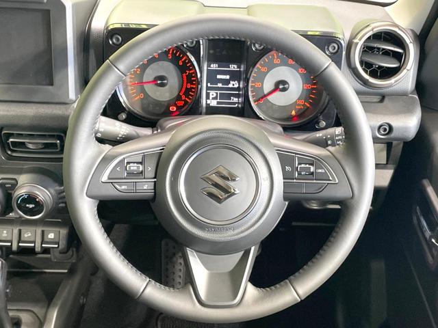 ジムニー ＸＣ　届出済未使用車　４ＷＤ　ターボ　セーフティサポート　コーナーセンサー　スマートキー　シートヒーター　ＬＥＤヘッド　クルコン　純正１６インチアルミ　オートハイビーム　車線逸脱警報　オートエアコン（11枚目）