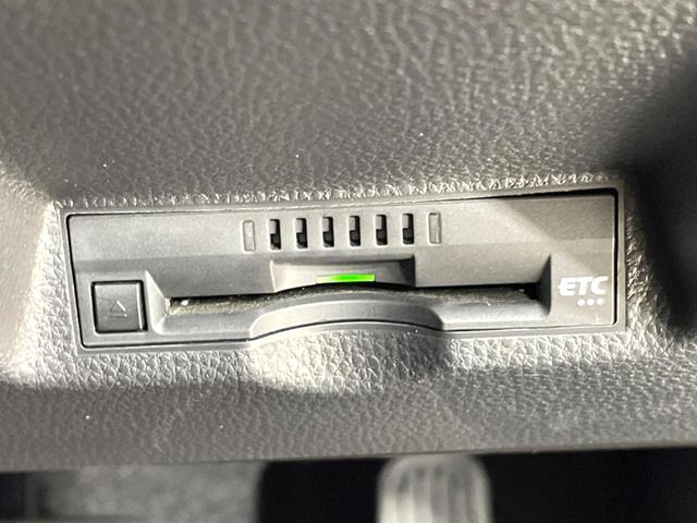 ヤリスクロス ハイブリッドＺ　禁煙車　純正８型ナビ　全周囲カメラ　セーフティセンス　ドラレコ　ビルトインＥＴＣ　レーダークルーズ　電動リアゲート　ハーフレザーシート　シートヒーター　パワーシート　コーナーセンサー　スマートキー（7枚目）