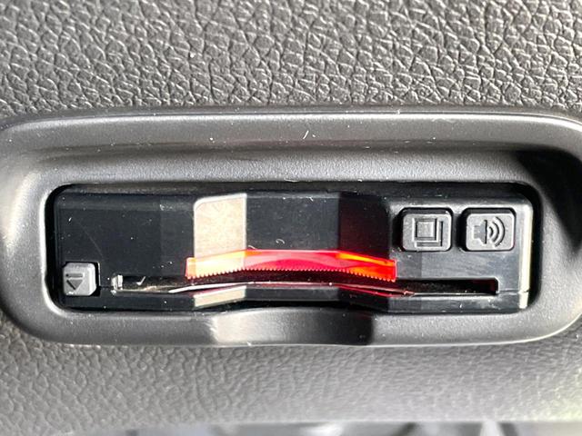 ヴェゼル ハイブリッドＺ　禁煙車　ＳＤナビ　バックカメラ　衝突軽減　ビルトインＥＴＣ　ハーフレザーシート　シートヒーター　スマートキー　ＬＥＤヘッド　クルコン　フルセグ　Ｂｌｕｅｔｏｏｔｈ　純正１７インチアルミ　オートライト（5枚目）