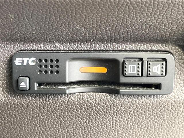 フリード Ｇ・ホンダセンシング　両側電動ドア　純正ＳＤナビ　バックカメラ　寒冷地仕様　衝突被害軽減システム　禁煙車　コーナーセンサー　スマートキー　ＬＥＤヘッド　ビルトインＥＴＣ　オートハイビーム　車線逸脱警報　オートライト（7枚目）
