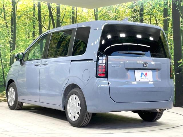 フリード エアー 登録済未使用車 両側電動ドア バックカメラ ホンダセンシング 8型ディスプレイ アダプティブクルーズ コーナーセンサー スマートキー LEDヘッド オートハイビーム オートエアコン Bluetooth(28枚目)