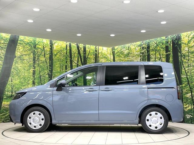 フリード エアー 登録済未使用車 両側電動ドア バックカメラ ホンダセンシング 8型ディスプレイ アダプティブクルーズ コーナーセンサー スマートキー LEDヘッド オートハイビーム オートエアコン Bluetooth(29枚目)