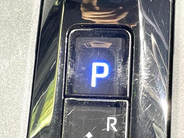 プリウス Ｚ　禁煙車　ガラスルーフ　純正１２型ディスプレイオーディオ　全周囲カメラ　ＥＴＣ　アダプティブクルーズ　パワーバックドア　シートエアコン　ブラインドスポットモニター　コーナーセンサー　ステアリングヒーター（53枚目）