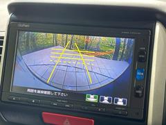 【バックカメラ】駐車時に後方がリアルタイム映像で確認できます。大型商業施設や立体駐車場での駐車時や、夜間のバック時に大活躍！運転スキルに関わらず、今や必須となった装備のひとつです！ 5