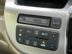 【オートエアコン】一度お好みの温度に設定すれば、車内の温度を検知し風量や温度を自動で調整。暑い…寒い…と何度もスイッチ操作をする必要はありません。快適な車内空間には必須の機能ですね♪ 5