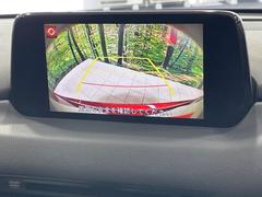 【バックカメラ】駐車時に後方がリアルタイム映像で確認できます。大型商業施設や立体駐車場での駐車時や、夜間のバック時に大活躍！運転スキルに関わらず、今や必須となった装備のひとつです！ 4