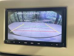 【バックカメラ】駐車時に後方がリアルタイム映像で確認できます。大型商業施設や立体駐車場での駐車時や、夜間のバック時に大活躍！運転スキルに関わらず、今や必須となった装備のひとつです！ 5