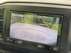 【バックカメラ】駐車時に後方がリアルタイム映像で確認できます。大型商業施設や立体駐車場での駐車時や、夜間のバック時に大活躍！運転スキルに関わらず、今や必須となった装備のひとつです！ 4