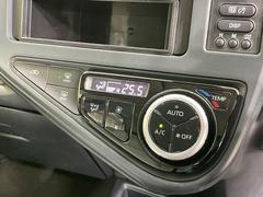 【オートエアコン】一度お好みの温度に設定すれば、車内の温度を検知し風量や温度を自動で調整。暑い…寒い…と何度もスイッチ操作をする必要はありません。快適な車内空間には必須の機能ですね♪ 5