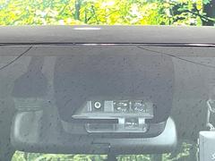 【トヨタセーフティセンス】走行中に前方の車両等を認識し、衝突しそうな時は警報とブレーキで衝突回避と被害軽減をアシスト。より安全にドライブをお楽しみいただけます。 7