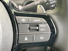 【アダプティブクルーズコントロール】高速道路での長距離走行が楽に！！自動で速度を保つクルーズコントロールが、衝突軽減システムと連携し、前方の車両を感知して車間を保つように速度調節してくれます！！ 6