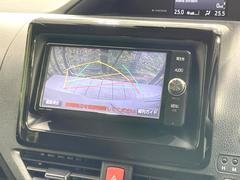 【バックカメラ】駐車時に後方がリアルタイム映像で確認できます。大型商業施設や立体駐車場での駐車時や、夜間のバック時に大活躍！運転スキルに関わらず、今や必須となった装備のひとつです！ 4