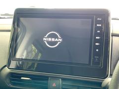 【純正ナビ】人気の純正ナビを装備。オーディオ機能も充実しており、Ｂｌｕｅｔｏｏｔｈ接続すればお持ちのスマホやＭＰ３プレイヤーの音楽を再生可能！毎日の運転がさらに楽しくなります！！ 3