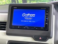 【純正ナビ】人気の純正ナビを装備。オーディオ機能も充実しており、Ｂｌｕｅｔｏｏｔｈ接続すればお持ちのスマホやＭＰ３プレイヤーの音楽を再生可能！毎日の運転がさらに楽しくなります！！ 3