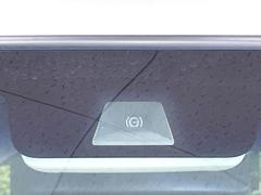 【ホンダセンシング】走行中に前方の車両等を認識し、衝突しそうな時は警報とブレーキで衝突回避と被害軽減をアシスト。より安全にドライブをお楽しみいただけます。 5