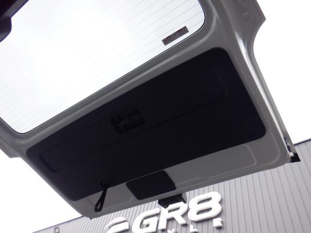 ハイエースバン スーパーＧＬ　ダークプライムＩＩ　４ＷＤ／スマートキー／７ｉｎ地デジナビ／ＥＴＣ／Ｂカメ／フルセグ／パノラミックビューＭ／デジタルインナーＭ／両側パワスラ／１６ｉｎＡＭ／ＴＲＤフロントスポイラ／ＧＲ８ベットキット／キャンピングカー（60枚目）