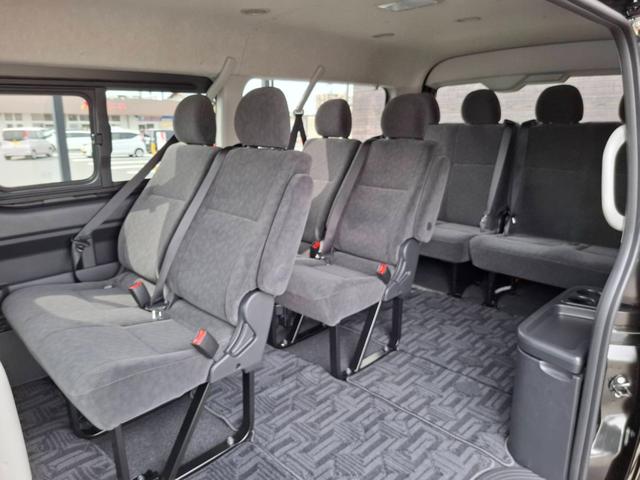 ハイエースワゴン ＧＬ　４ＷＤ／登録済未使用車／４列１０人乗り／パノラミックビューモニター／デジタルインナーミラー／パワースライドドア（4枚目）