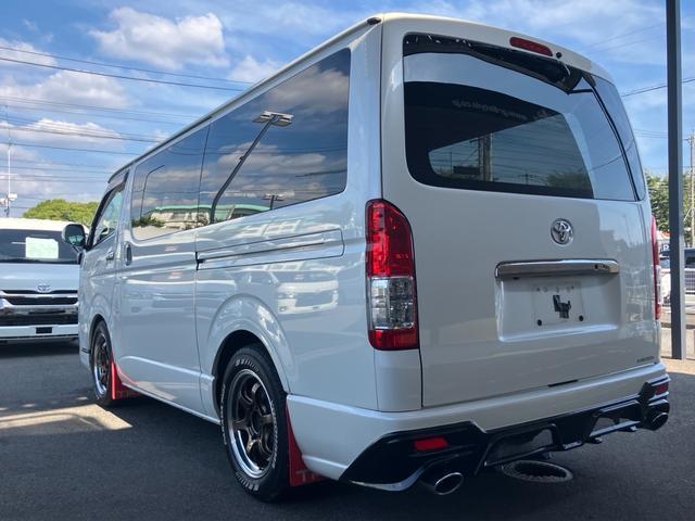 ハイエースバン スーパーＧＬ　ダークプライム　パナソニック大型ナビＴＶ／ベッドキット／バックモニター／ＥＴＣ車載器／社外エアロ／社外１７ｉｎアルミ／ローダウン／ＬＥＤヘッドライト／スマートキー＆プッシュスタート／サイドバイザー／社外ショック（12枚目）