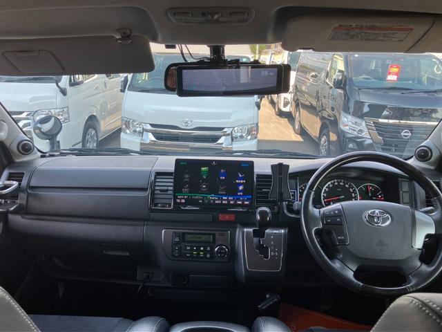 ハイエースバン スーパーＧＬ　ダークプライム　パナソニック大型ナビＴＶ／ベッドキット／バックモニター／ＥＴＣ車載器／社外エアロ／社外１７ｉｎアルミ／ローダウン／ＬＥＤヘッドライト／スマートキー＆プッシュスタート／サイドバイザー／社外ショック（14枚目）