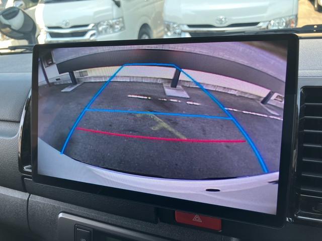ハイエースバン スーパーＧＬ　ダークプライム　パナソニック大型ナビＴＶ／ベッドキット／バックモニター／ＥＴＣ車載器／社外エアロ／社外１７ｉｎアルミ／ローダウン／ＬＥＤヘッドライト／スマートキー＆プッシュスタート／サイドバイザー／社外ショック（16枚目）