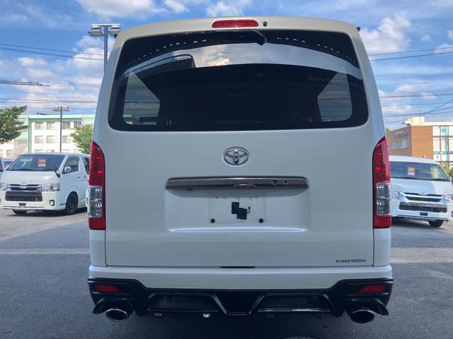 ハイエースバン スーパーＧＬ　ダークプライム　パナソニック大型ナビＴＶ／ベッドキット／バックモニター／ＥＴＣ車載器／社外エアロ／社外１７ｉｎアルミ／ローダウン／ＬＥＤヘッドライト／スマートキー＆プッシュスタート／サイドバイザー／社外ショック（22枚目）