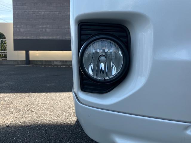 ハイエースバン スーパーＧＬ　ダークプライム　パナソニック大型ナビＴＶ／ベッドキット／バックモニター／ＥＴＣ車載器／社外エアロ／社外１７ｉｎアルミ／ローダウン／ＬＥＤヘッドライト／スマートキー＆プッシュスタート／サイドバイザー／社外ショック（31枚目）