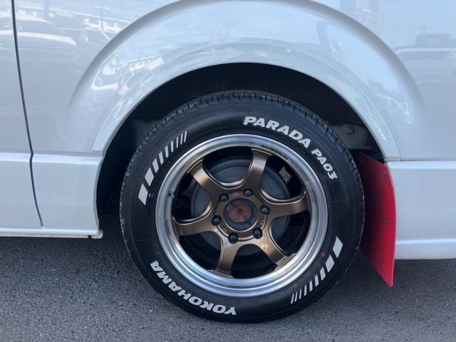 ハイエースバン スーパーＧＬ　ダークプライム　パナソニック大型ナビＴＶ／ベッドキット／バックモニター／ＥＴＣ車載器／社外エアロ／社外１７ｉｎアルミ／ローダウン／ＬＥＤヘッドライト／スマートキー＆プッシュスタート／サイドバイザー／社外ショック（40枚目）