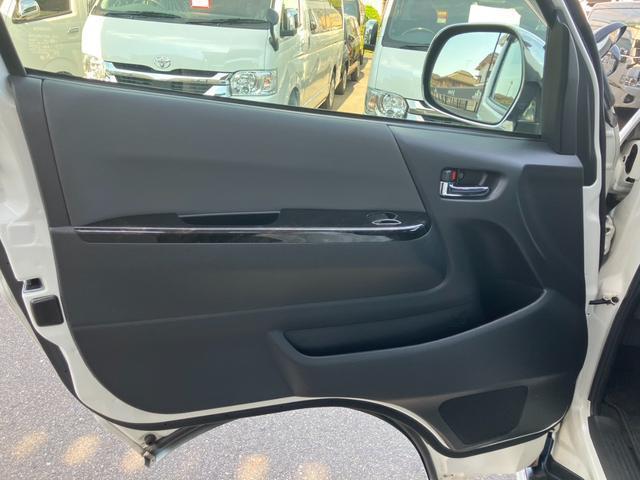 ハイエースバン スーパーＧＬ　ダークプライム　パナソニック大型ナビＴＶ／ベッドキット／バックモニター／ＥＴＣ車載器／社外エアロ／社外１７ｉｎアルミ／ローダウン／ＬＥＤヘッドライト／スマートキー＆プッシュスタート／サイドバイザー／社外ショック（41枚目）