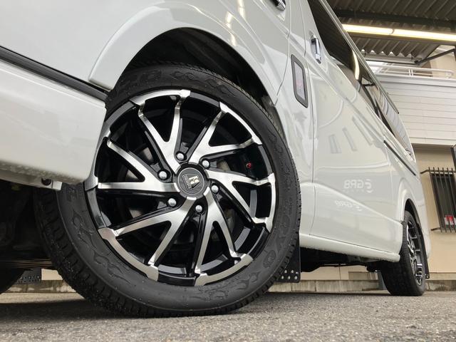 ハイエースワゴン GL 4WD/BIG-Xナビ/Bカメラ/天吊りモニタ/4列10人乗/社外アルミ/スマートキー/パワスラ/ベッドキット(2枚目)