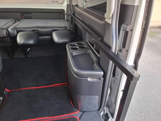 ハイエースワゴン GL 4WD/BIG-Xナビ/Bカメラ/天吊りモニタ/4列10人乗/社外アルミ/スマートキー/パワスラ/ベッドキット(55枚目)