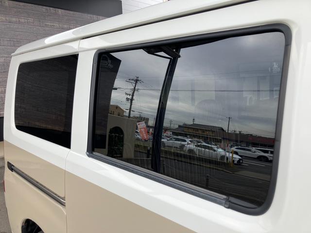 タウンエースバン GL アルトピアーノキャンパー/10inディスプレイオーディオ/ETC/バックモニター/キーレスエントリー/ネッドキット/サブバッテリー/外部電源/社外アルミ/テーブル/Wエアバック/両側スライドドア(33枚目)