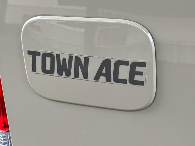 タウンエースバン GL アルトピアーノキャンパー/10inディスプレイオーディオ/ETC/バックモニター/キーレスエントリー/ネッドキット/サブバッテリー/外部電源/社外アルミ/テーブル/Wエアバック/両側スライドドア(36枚目)