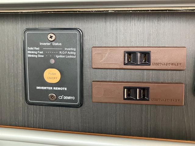 タウンエースバン GL アルトピアーノキャンパー/10inディスプレイオーディオ/ETC/バックモニター/キーレスエントリー/ネッドキット/サブバッテリー/外部電源/社外アルミ/テーブル/Wエアバック/両側スライドドア(57枚目)